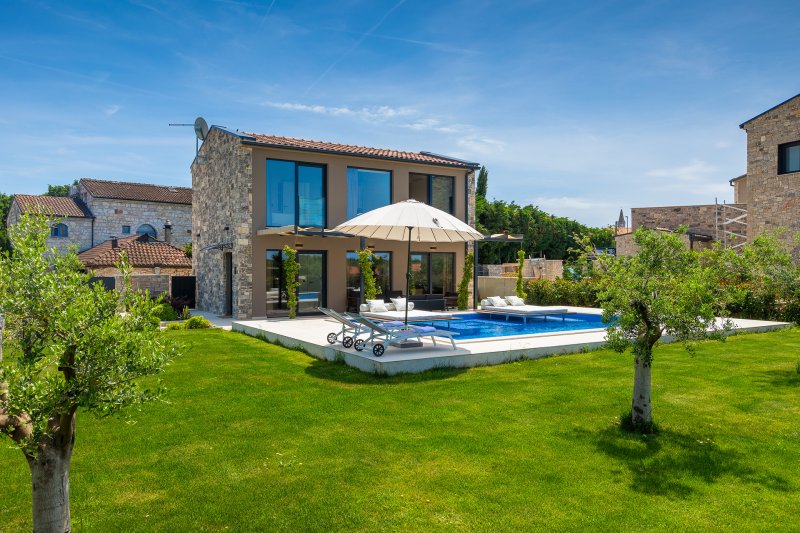 Catch our Early Booking deals!