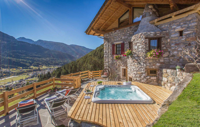 Villas-with-whirlpool-in-Italy.jpeg