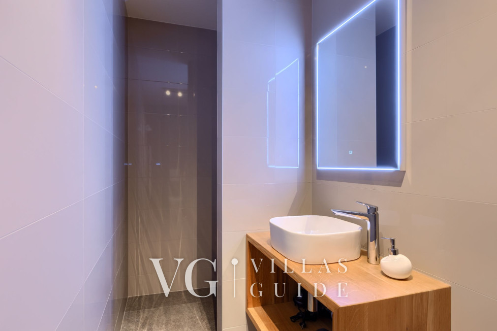 Villa Arman Bathroom