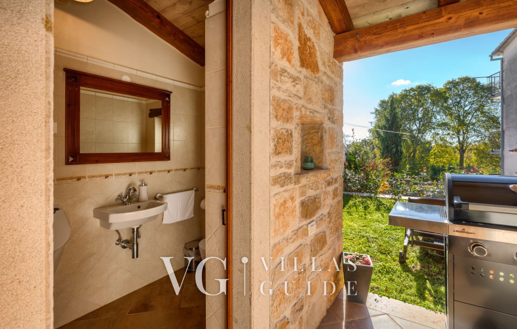 Villa Banko Additional content