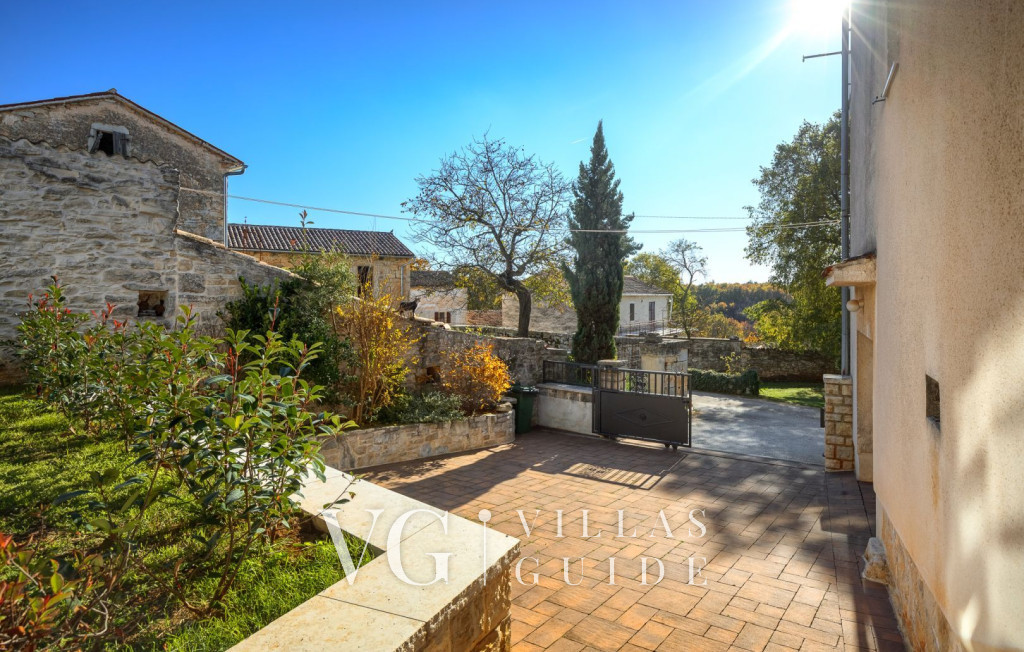 Villa Banko Garden and property exterior