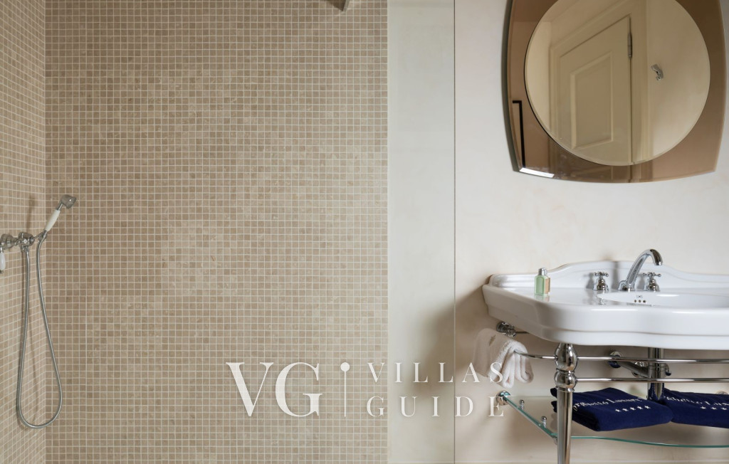 Villa Claretta Bathroom