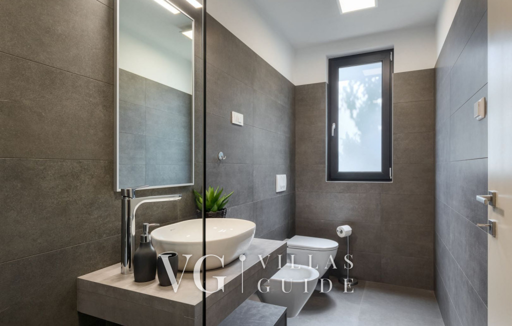 Villa Eva - Tar Bathroom