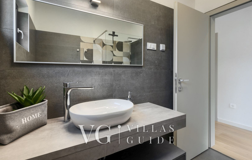 Villa Eva - Tar Bathroom