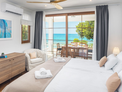 Villa Porto Bus Beachfront