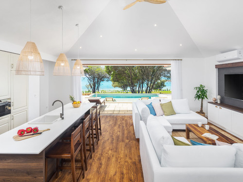 Villa Porto Bus Beachfront