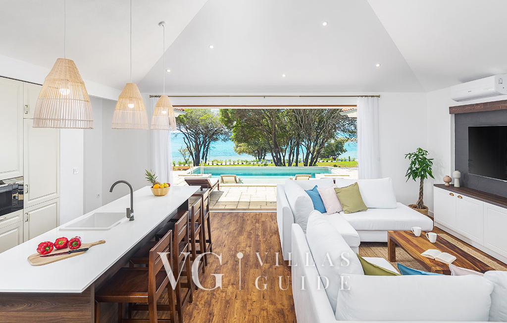 Villa Porto Bus Beachfront