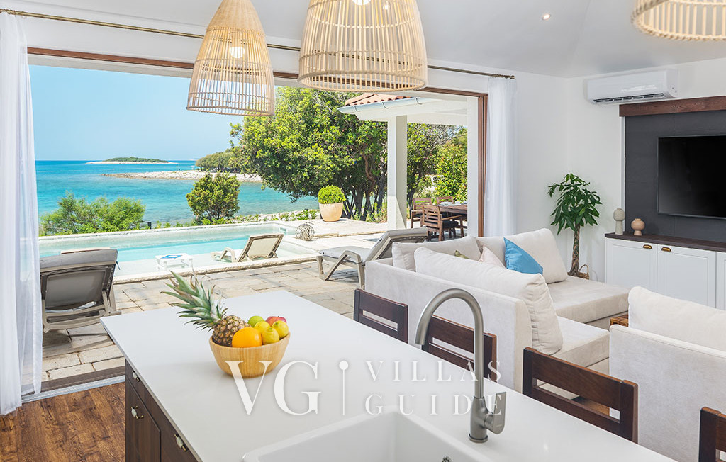 Villa Porto Bus Beachfront