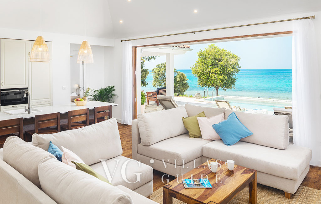 Villa Porto Bus Beachfront 