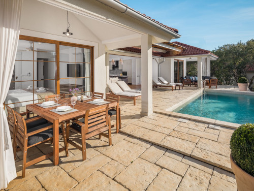 Villa Porto Bus Beachside