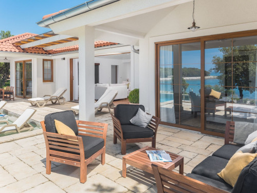 Villa Porto Bus Beachside