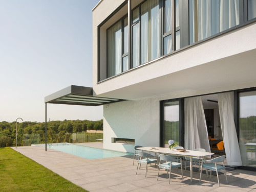 Villa Noble with outdoor pool and game room