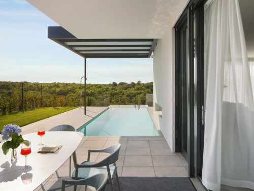 Villa Noble with outdoor pool and game room