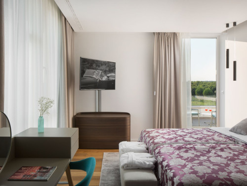 Villa Noble with outdoor pool and game room