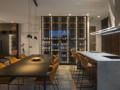 Villa Noble with outdoor pool and game room