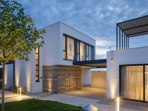 Villa Noble with outdoor pool and game room