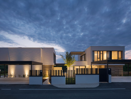 Villa Noble with outdoor pool and game room