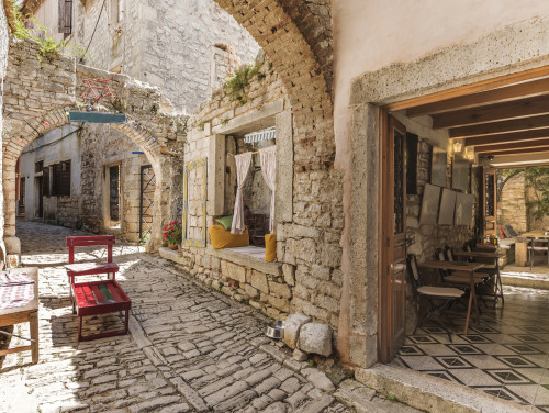 Villa Noble with outdoor pool and game room