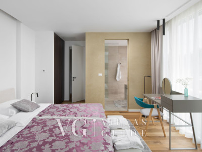 Villa Noble with outdoor pool and game room