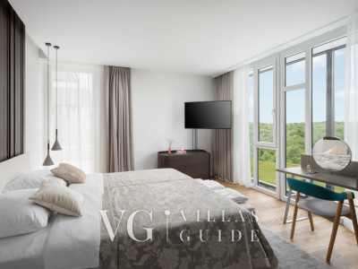 Villa Noble with outdoor pool and game room