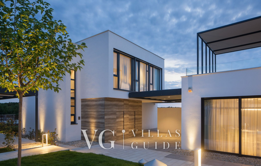 Villa Noble with outdoor and indoor pool Garden and property exterior