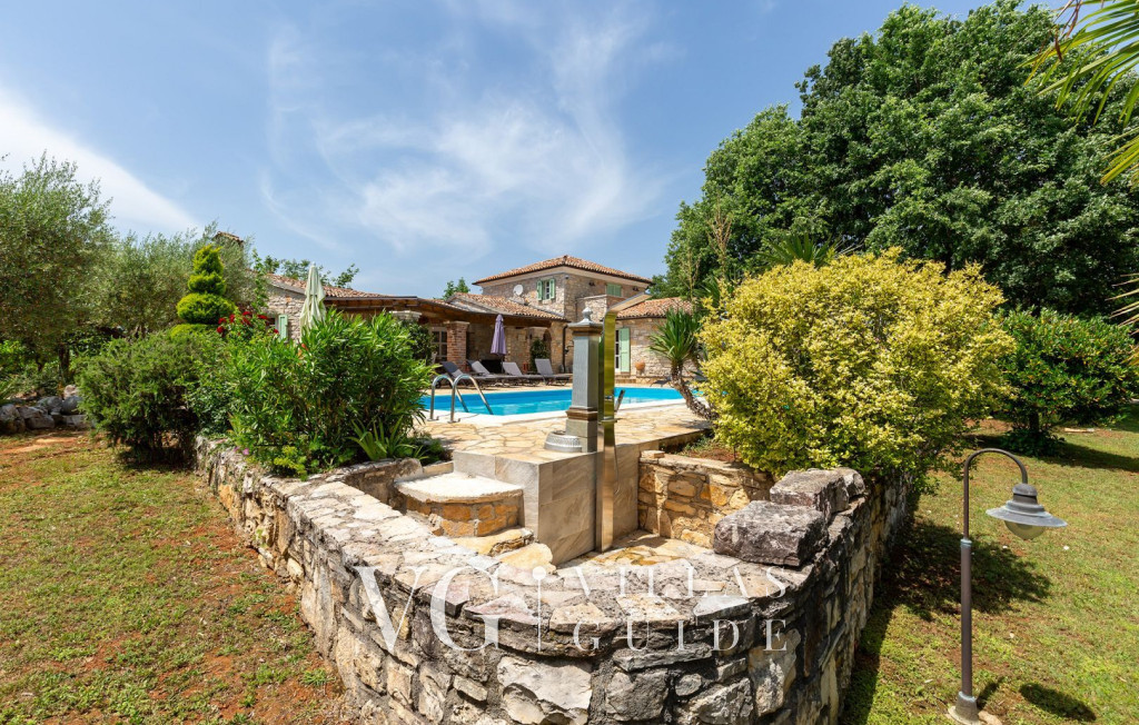 Villa Karim Additional content