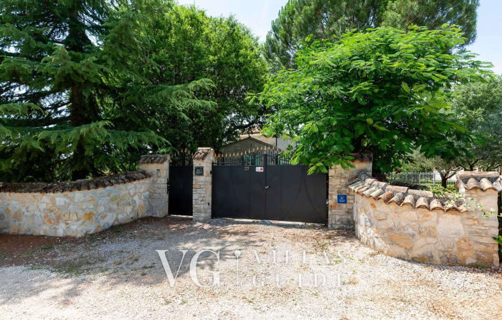 Villa Karim Garden and property exterior