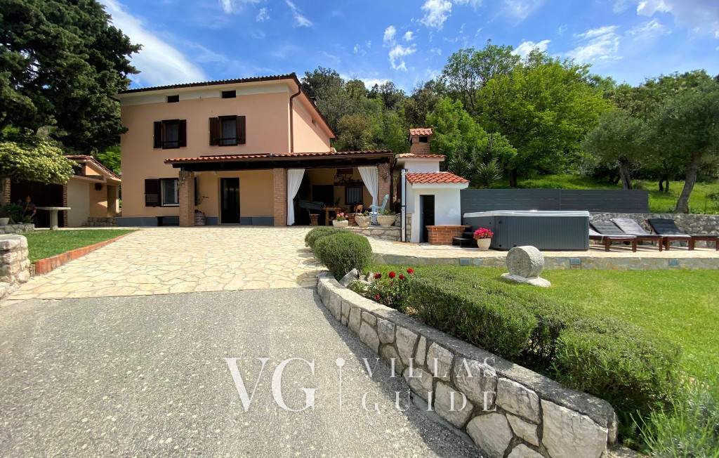 Holiday Home Vintage Garden and property exterior