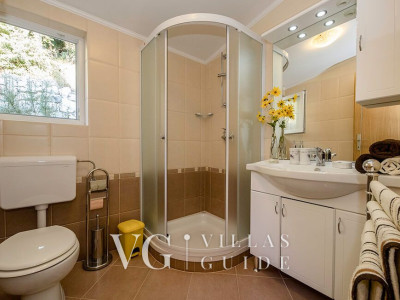 Holiday Home Vintage Bathroom