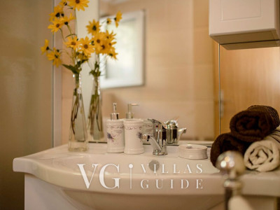 Holiday Home Vintage Bathroom