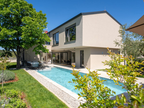 Luxury Villa Lipa Tree