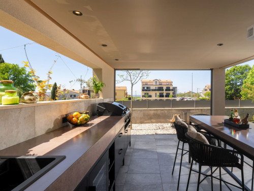 Luxury Villa Lipa Tree