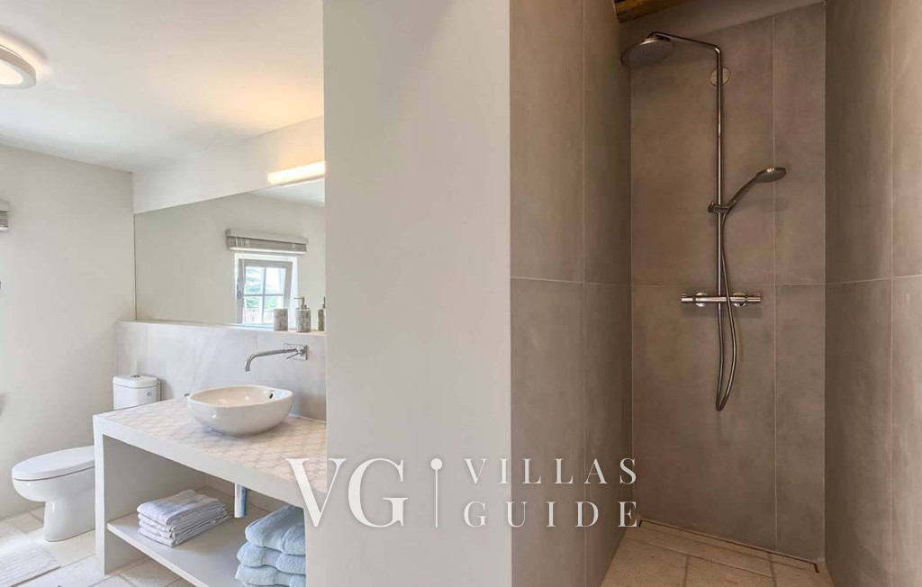 Villa Charlotta Bathroom