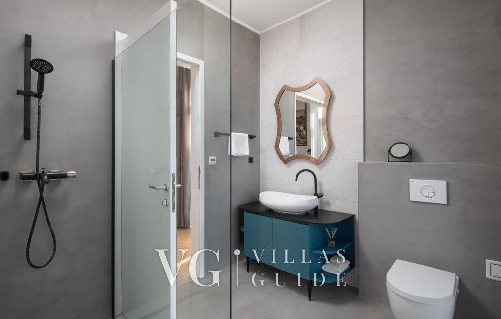 Villa Valens Residence Bathroom