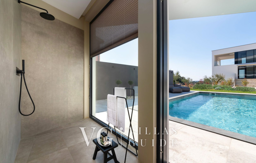 Villa Aruna Bathroom