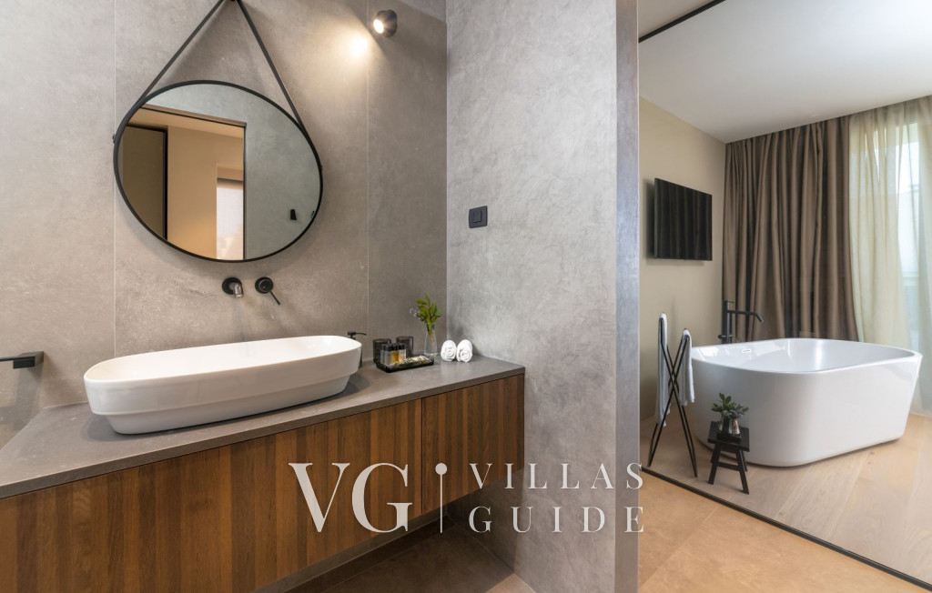 Villa Aruna Bathroom