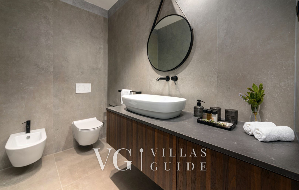 Villa Aruna Bathroom