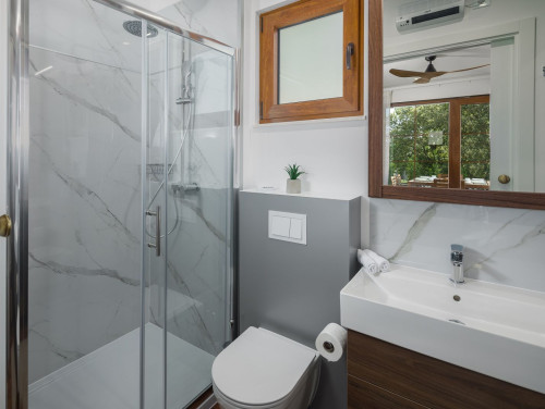 Luxury Bay Villa Porto Bus