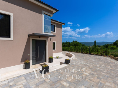 Villa Faloniga Garden and property exterior