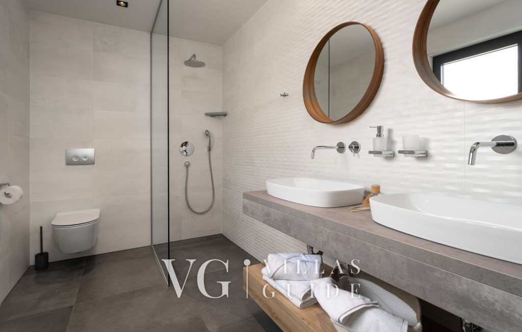 Villa Sunset View Bathroom