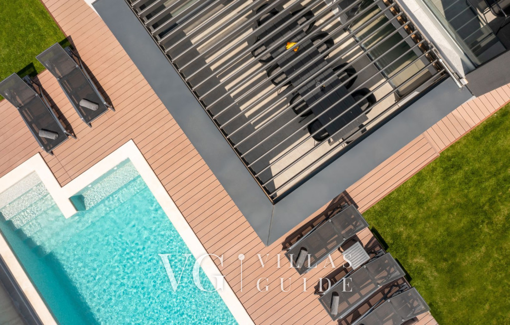 Villa Nea Dvorište i vanjski dio objekta