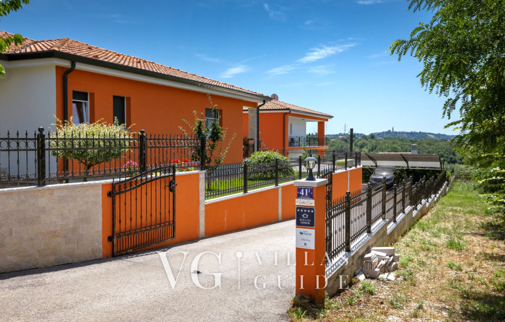 Villa Eva - Kaštel Dvorište i vanjski dio objekta