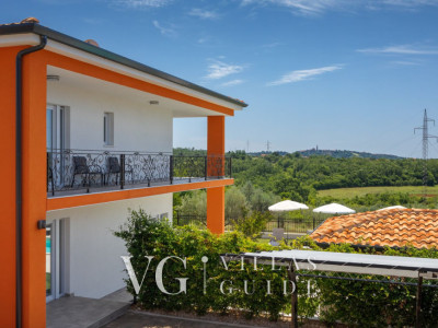 Villa Eva - Kaštel Dvorište i vanjski dio objekta