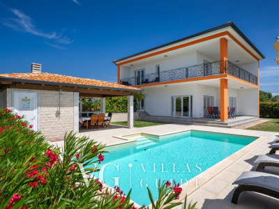 Villa Eva - Kaštel Dvorište i vanjski dio objekta