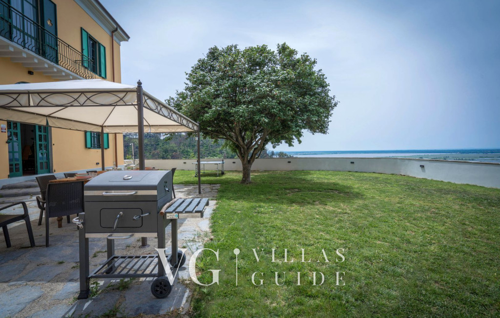 Villa Massarosa Front Lake - The Gargoyles