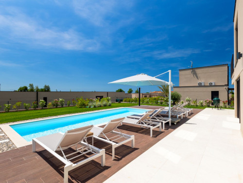 Villa Rosalie with Sauna & Pool