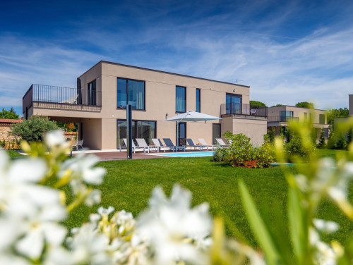 Villa Rosalie with Sauna & Pool