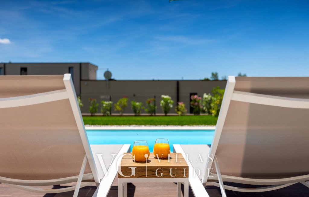 Villa Rosalie with Sauna & Pool Piscina