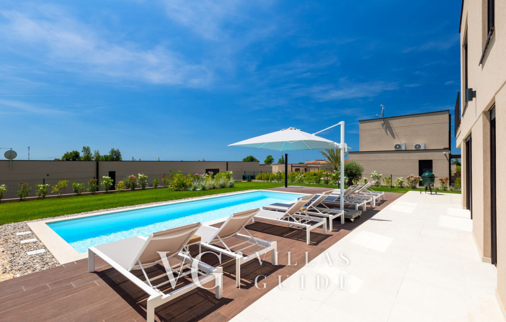 Villa Rosalie with Sauna & Pool Piscina