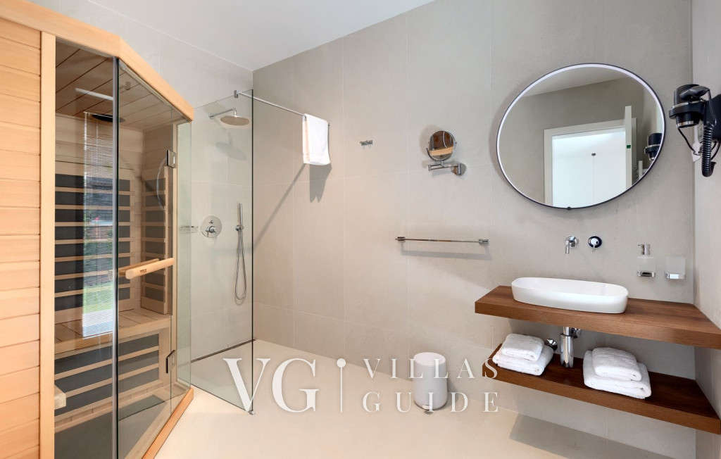 Villa Rosalie with Sauna & Pool wellness